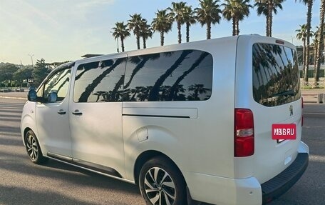 Peugeot Traveller I, 2018 год, 2 550 000 рублей, 6 фотография
