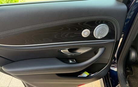 Mercedes-Benz E-Класс, 2019 год, 4 350 000 рублей, 27 фотография