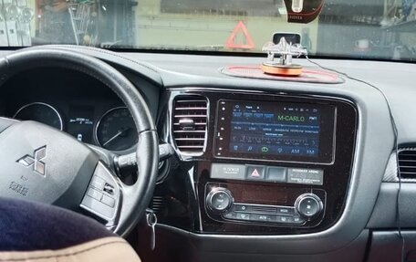 Mitsubishi Outlander III рестайлинг 3, 2018 год, 1 997 000 рублей, 6 фотография