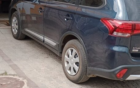 Mitsubishi Outlander III рестайлинг 3, 2018 год, 1 997 000 рублей, 3 фотография