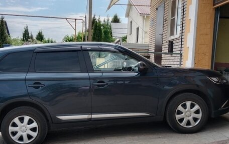 Mitsubishi Outlander III рестайлинг 3, 2018 год, 1 997 000 рублей, 2 фотография