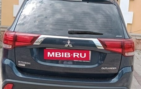 Mitsubishi Outlander III рестайлинг 3, 2018 год, 1 997 000 рублей, 4 фотография