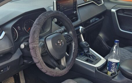 Toyota RAV4, 2019 год, 3 200 000 рублей, 6 фотография