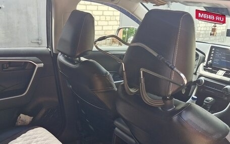 Toyota RAV4, 2019 год, 3 200 000 рублей, 22 фотография