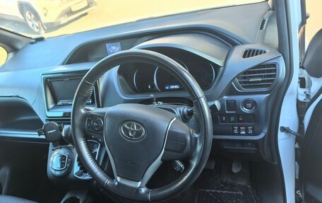 Toyota Voxy III, 2014 год, 2 100 000 рублей, 3 фотография