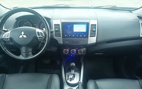 Mitsubishi Outlander III рестайлинг 3, 2011 год, 1 600 000 рублей, 8 фотография