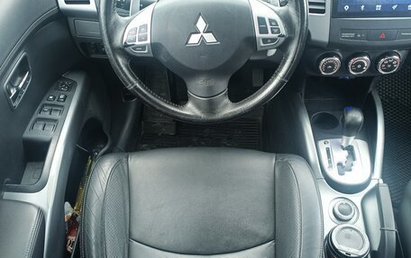 Mitsubishi Outlander III рестайлинг 3, 2011 год, 1 600 000 рублей, 9 фотография