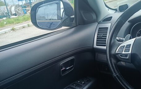 Mitsubishi Outlander III рестайлинг 3, 2011 год, 1 600 000 рублей, 18 фотография