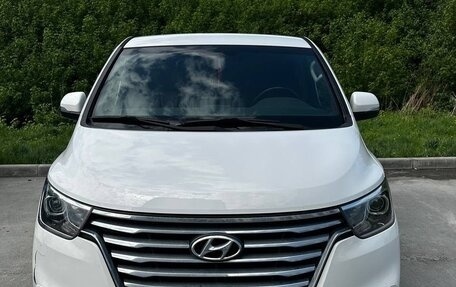 Hyundai Grand Starex Grand Starex I рестайлинг 2, 2019 год, 3 680 000 рублей, 3 фотография