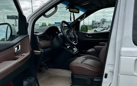 Hyundai Grand Starex Grand Starex I рестайлинг 2, 2019 год, 3 680 000 рублей, 17 фотография