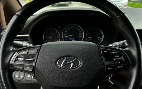 Hyundai Grand Starex Grand Starex I рестайлинг 2, 2019 год, 3 680 000 рублей, 21 фотография