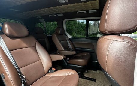 Hyundai Grand Starex Grand Starex I рестайлинг 2, 2019 год, 3 680 000 рублей, 28 фотография