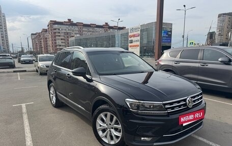 Volkswagen Tiguan II, 2018 год, 3 600 000 рублей, 2 фотография