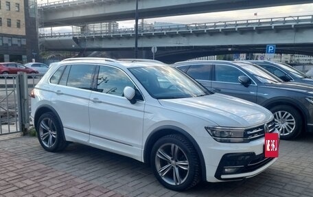 Volkswagen Tiguan II, 2019 год, 2 900 000 рублей, 2 фотография