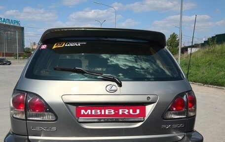 Lexus RX IV рестайлинг, 2001 год, 1 050 000 рублей, 2 фотография