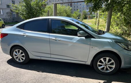 Hyundai Solaris II рестайлинг, 2012 год, 700 000 рублей, 5 фотография