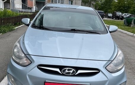 Hyundai Solaris II рестайлинг, 2012 год, 700 000 рублей, 2 фотография