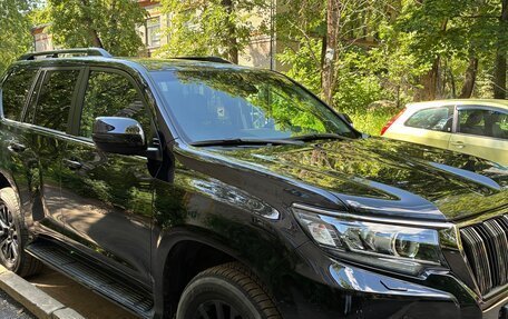 Toyota Land Cruiser Prado 150 рестайлинг 2, 2021 год, 8 000 000 рублей, 5 фотография