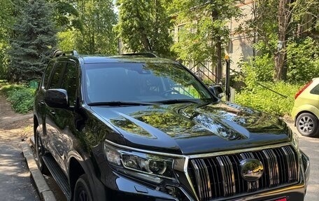 Toyota Land Cruiser Prado 150 рестайлинг 2, 2021 год, 8 000 000 рублей, 3 фотография