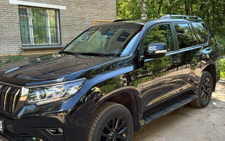 Toyota Land Cruiser Prado 150 рестайлинг 2, 2021 год, 8 000 000 рублей, 12 фотография