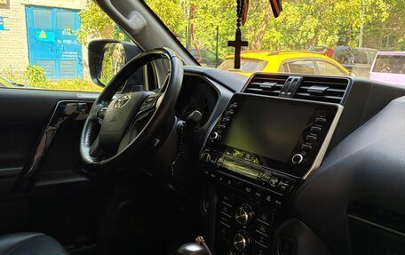 Toyota Land Cruiser Prado 150 рестайлинг 2, 2021 год, 8 000 000 рублей, 14 фотография