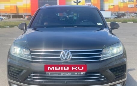 Volkswagen Touareg III, 2015 год, 2 900 000 рублей, 2 фотография