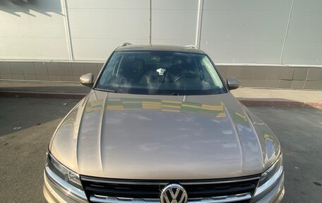 Volkswagen Tiguan II, 2017 год, 2 400 000 рублей, 2 фотография