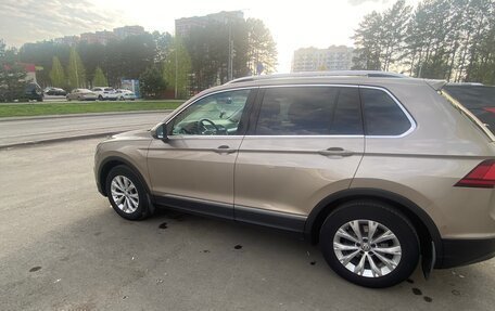 Volkswagen Tiguan II, 2017 год, 2 400 000 рублей, 8 фотография