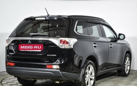 Mitsubishi Outlander III рестайлинг 3, 2014 год, 1 817 000 рублей, 3 фотография