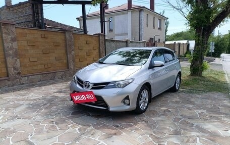 Toyota Auris II, 2013 год, 1 550 000 рублей, 3 фотография