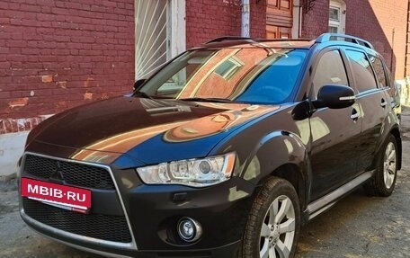 Mitsubishi Outlander III рестайлинг 3, 2011 год, 1 095 000 рублей, 2 фотография
