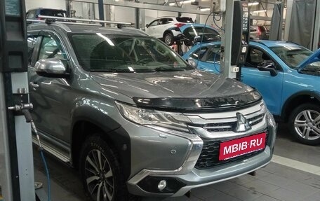 Mitsubishi Pajero Sport III рестайлинг, 2018 год, 2 330 000 рублей, 2 фотография