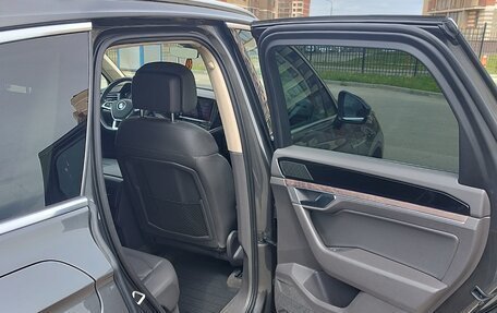 Volkswagen Touareg III, 2019 год, 5 400 000 рублей, 15 фотография