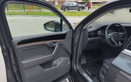 Volkswagen Touareg III, 2019 год, 5 400 000 рублей, 17 фотография