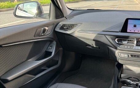 BMW 1 серия, 2019 год, 2 100 000 рублей, 15 фотография