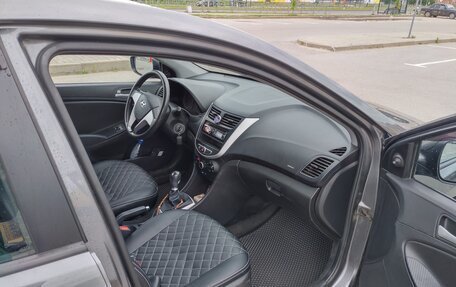 Hyundai Solaris II рестайлинг, 2011 год, 720 000 рублей, 5 фотография