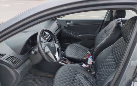 Hyundai Solaris II рестайлинг, 2011 год, 720 000 рублей, 4 фотография