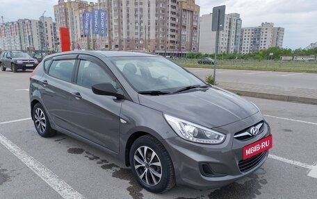 Hyundai Solaris II рестайлинг, 2011 год, 720 000 рублей, 2 фотография