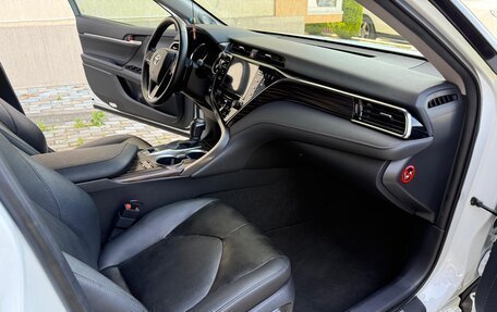 Toyota Camry, 2018 год, 2 599 000 рублей, 8 фотография