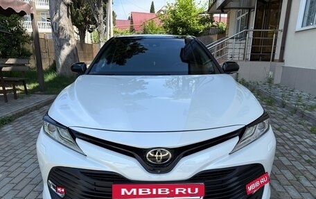 Toyota Camry, 2018 год, 2 599 000 рублей, 2 фотография