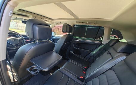 Volkswagen Tiguan II, 2018 год, 2 950 000 рублей, 10 фотография
