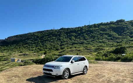 Mitsubishi Outlander III рестайлинг 3, 2012 год, 1 400 000 рублей, 2 фотография