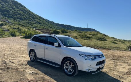 Mitsubishi Outlander III рестайлинг 3, 2012 год, 1 400 000 рублей, 3 фотография