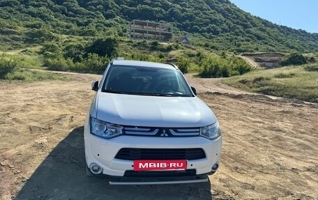 Mitsubishi Outlander III рестайлинг 3, 2012 год, 1 400 000 рублей, 4 фотография