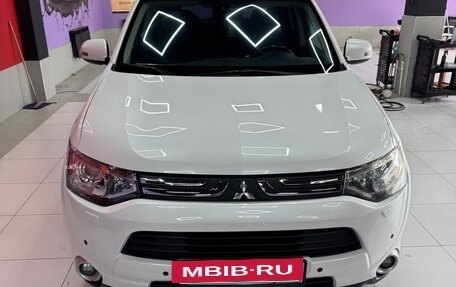 Mitsubishi Outlander III рестайлинг 3, 2012 год, 1 400 000 рублей, 13 фотография