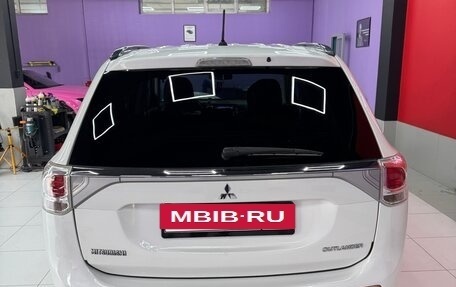 Mitsubishi Outlander III рестайлинг 3, 2012 год, 1 400 000 рублей, 11 фотография