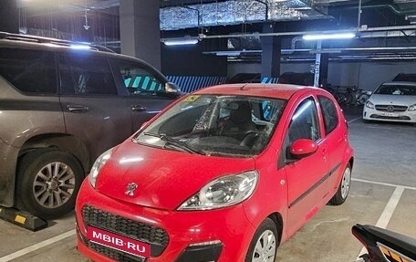 Peugeot 107 I рестайлинг, 2013 год, 690 000 рублей, 1 фотография