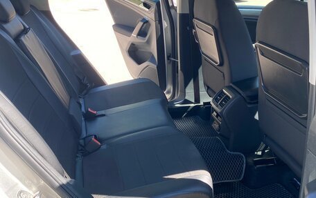 Volkswagen Tiguan II, 2018 год, 2 090 000 рублей, 13 фотография
