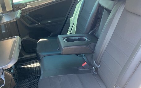 Volkswagen Tiguan II, 2018 год, 2 090 000 рублей, 21 фотография