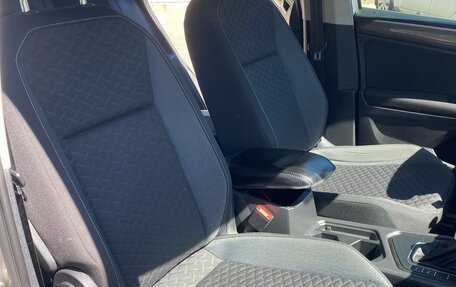 Volkswagen Tiguan II, 2018 год, 2 090 000 рублей, 26 фотография